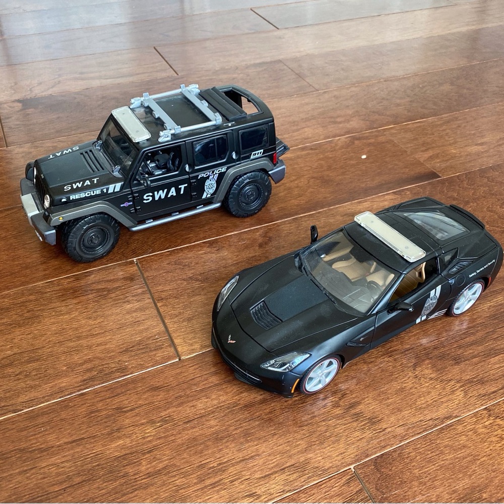 Maisto police cars Corvette and Jeep rescue